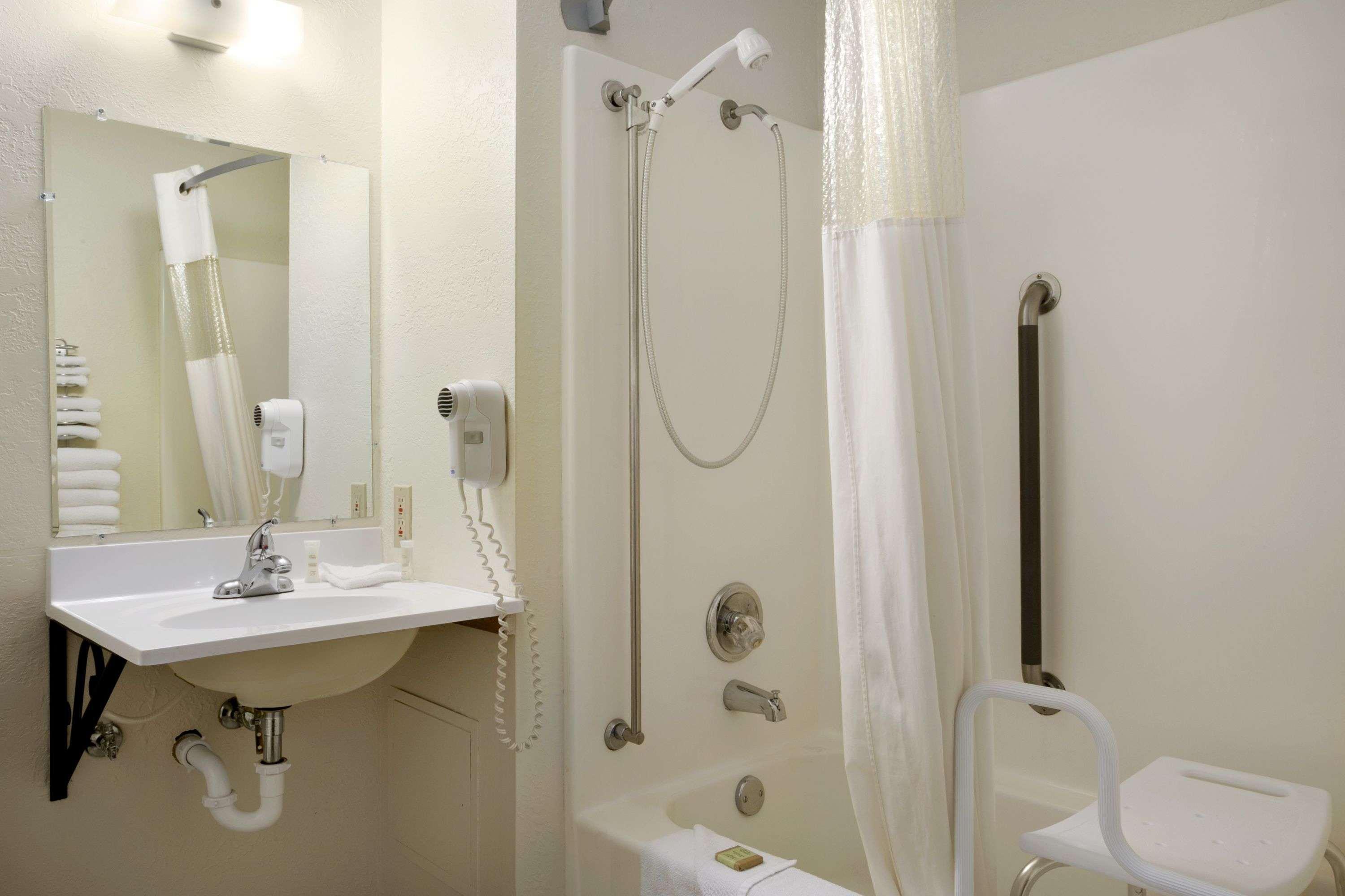 Super 8 By Wyndham Alexandria Mn Motel Bagian luar foto