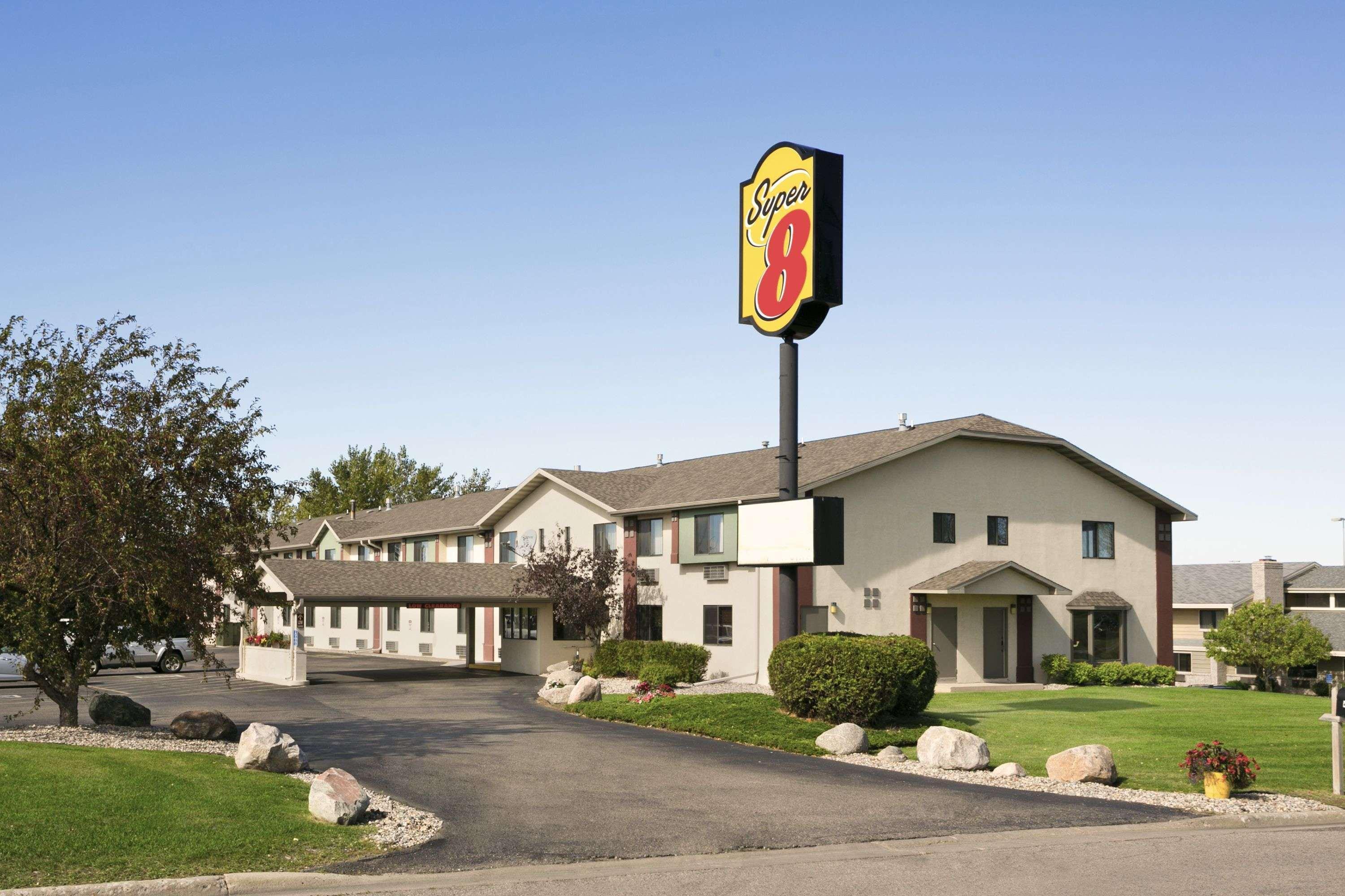 Super 8 By Wyndham Alexandria Mn Motel Bagian luar foto